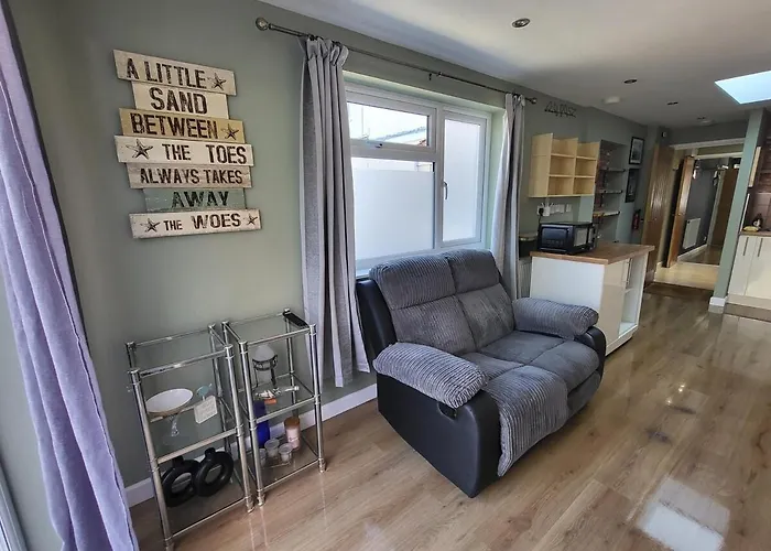 Modern One-Bed Flat With Patio